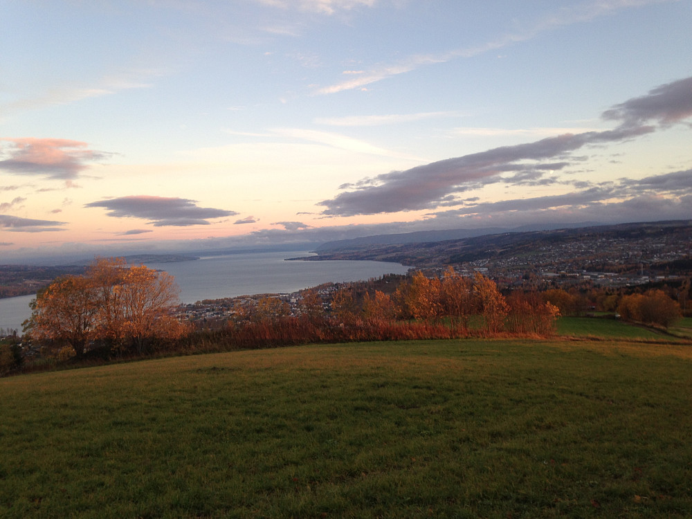 Utsikt mot Gjøvik og Mjøsa 