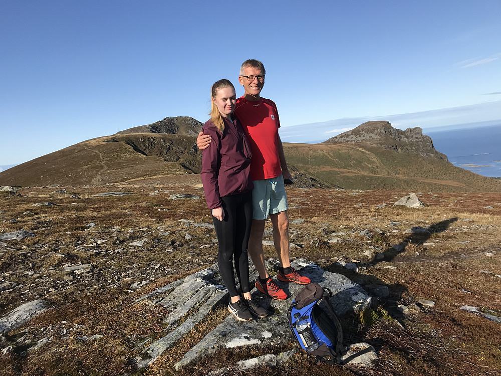 Ingrid og Jan. Stemshesten (Sjurvarden) og nordre Stemshesten i bakgrunnen