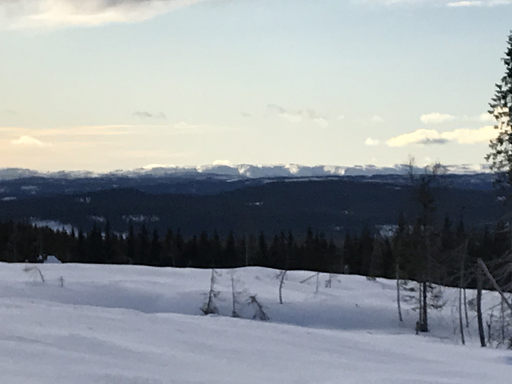 Fjell i horisonten like før Skyberg, Valdresfjell?