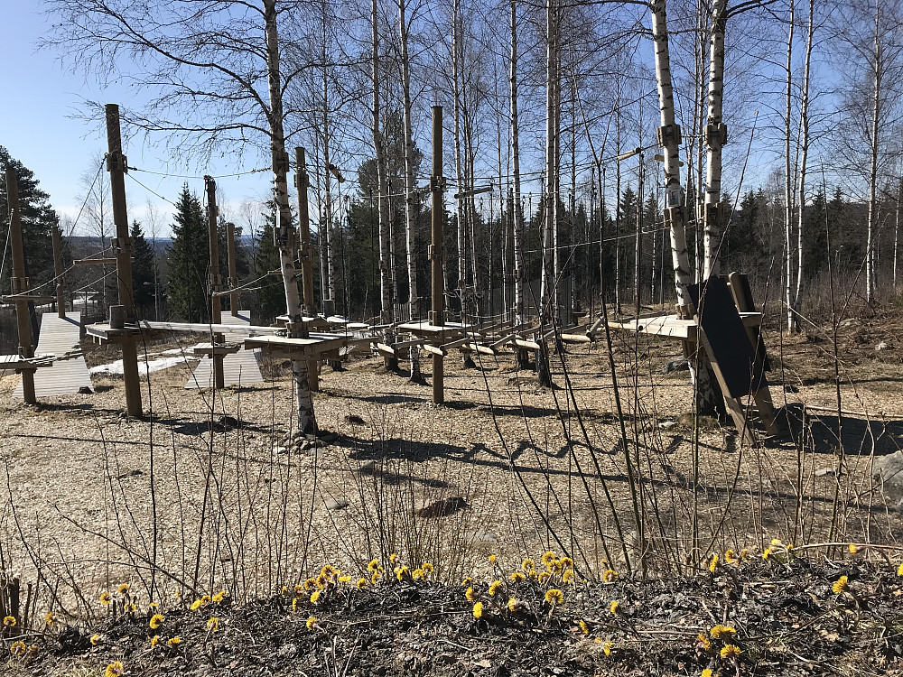 Ved klatreparken på Øverby