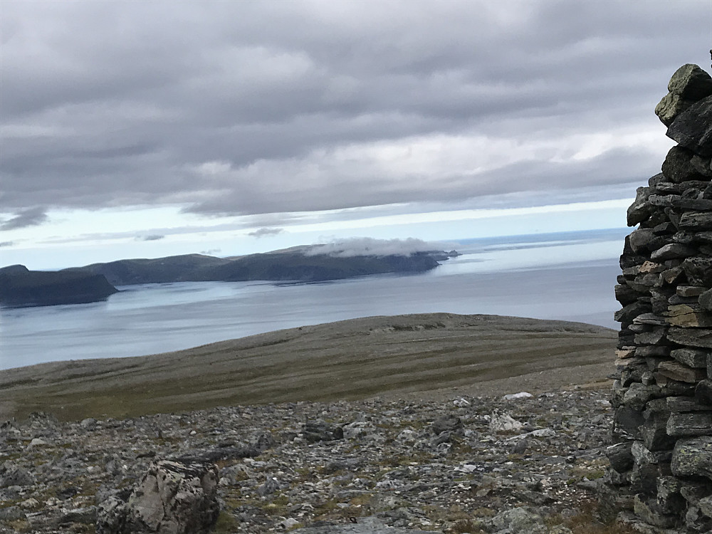 Mot nordenden av Sørøya