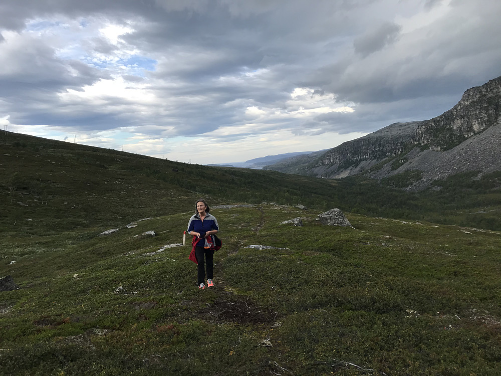 Kirsten på tur oppover