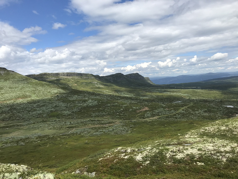Bånsæterkampene sett på tur ned fra Avlundskampen