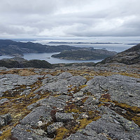 Utsikt fra Migaren Sør mot Åsøya og Imsterfjorden med Leksa i bakgrunn.