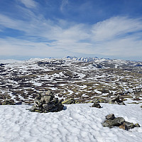 Fottur til Muen. Fin utsikt mot Rondane.
Litt snø på toppen, men ellers helt bart.