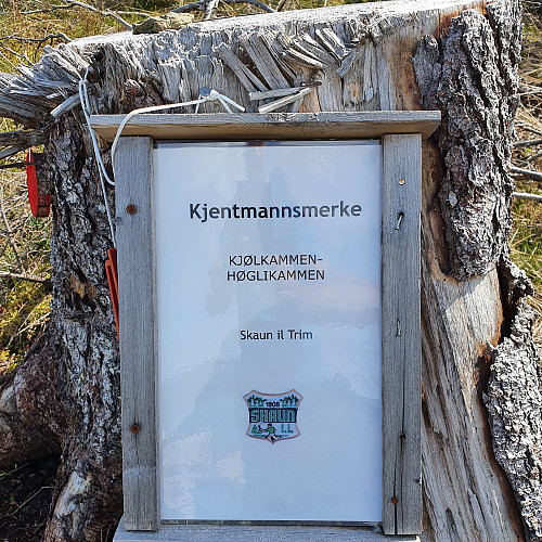 Kjentmanspost på toppen.