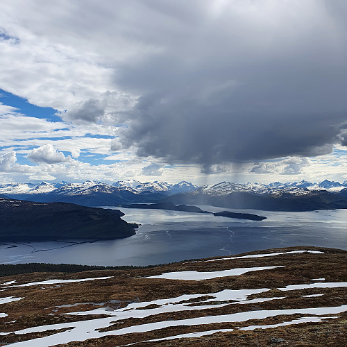 Fin fjellrekke mot sør.