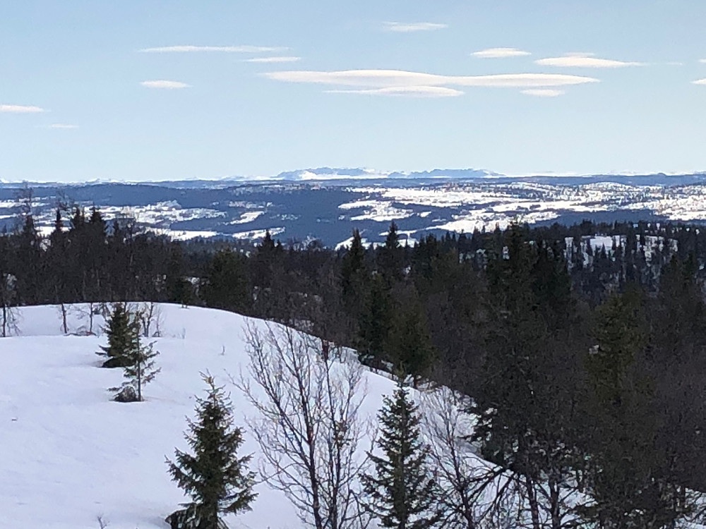 Utsikt fra Vidhøvda. Har ikke funnet ut hvilket fjell dette er, men tror det er i Nore og Uvdal kommune.