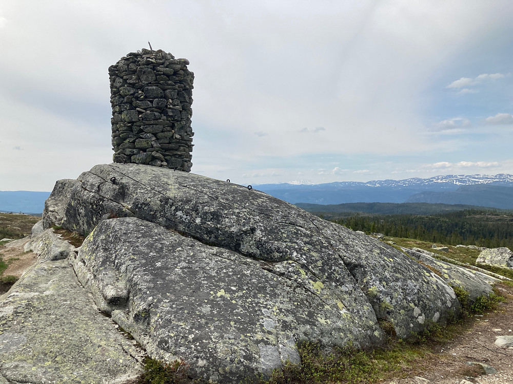 Fin og solid varde på Vardefjell.