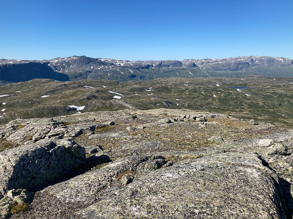 Utsikt fra Ynglesnuten til fjellryggen fra Urdvassberget til Blåbergi.