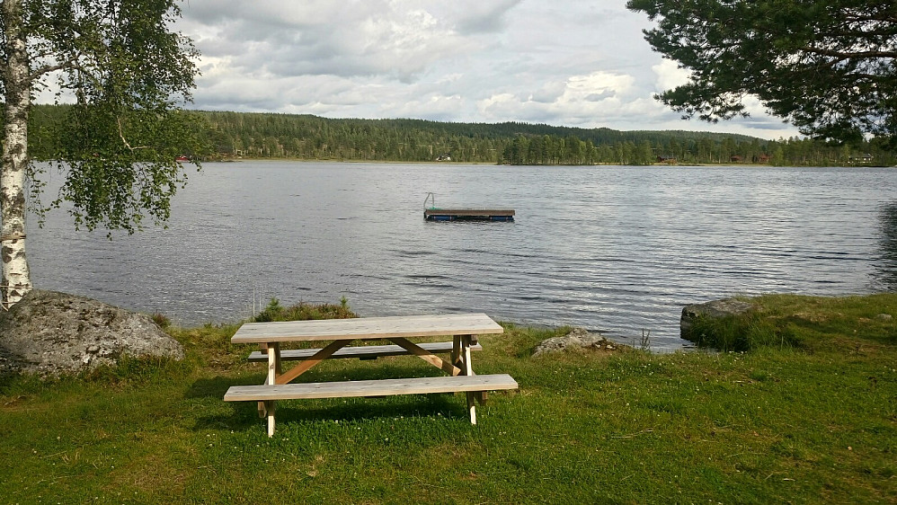 Trevatna (383 moh) fra fellesarealet i Damvegen