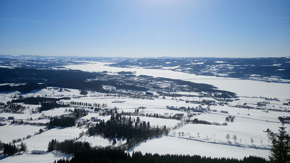 Flott utsikt mot Mjøsa fra Amblisberget vest