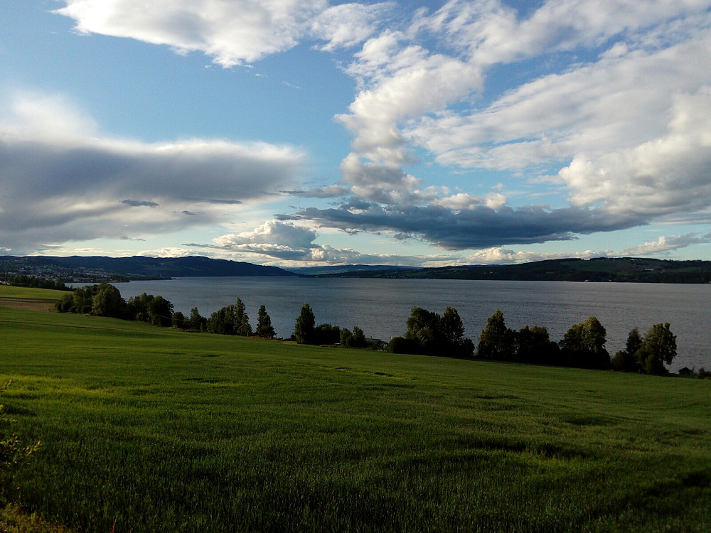 "Såmmå å je ær hen i væla, bæra je ser Mjøsa"