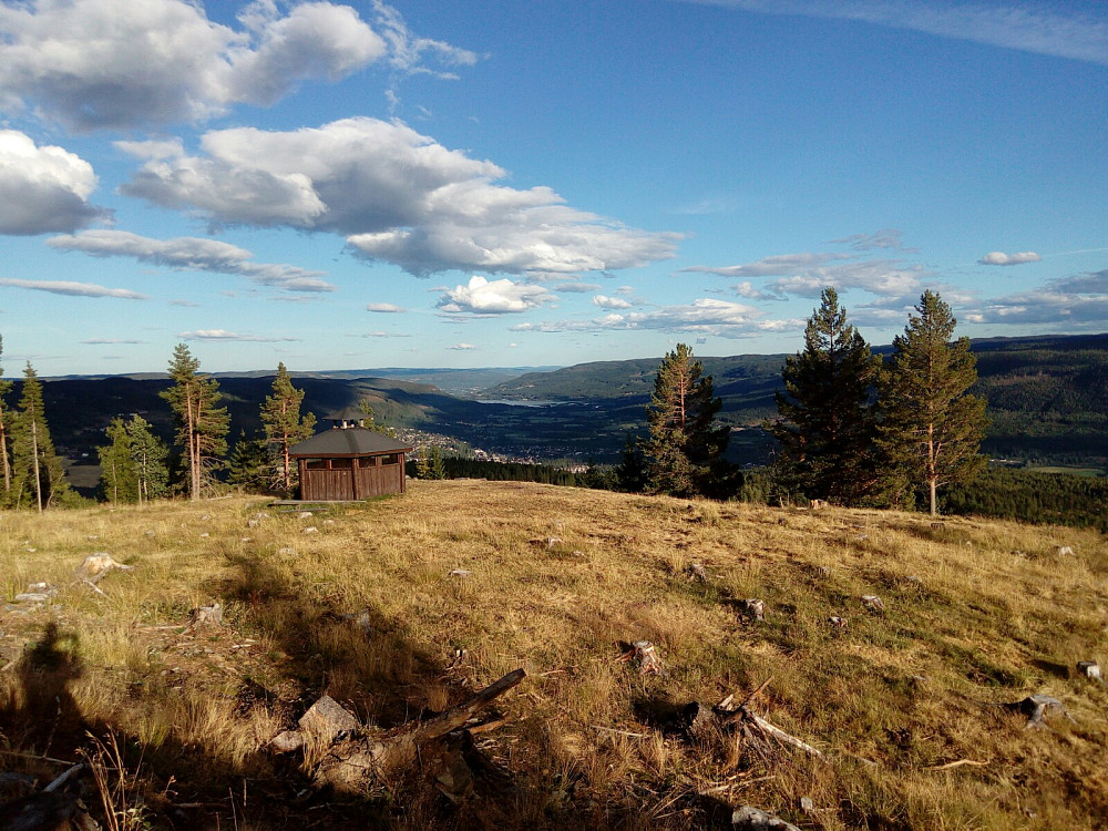 Fra toppen mot Dokka og Randsfjorden