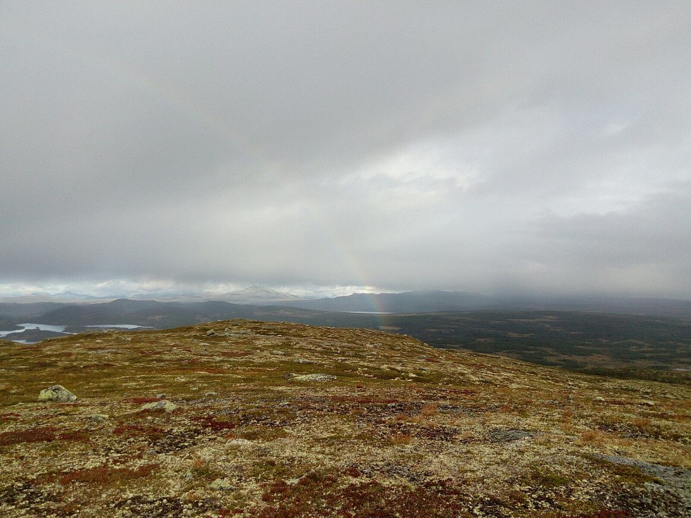 Regn fra nord, regnbue ses svakt