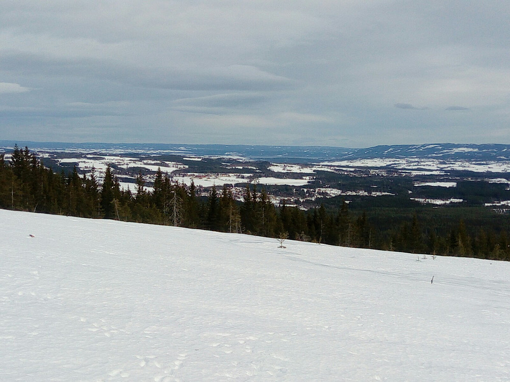 Østover mot mjøsa, Totenåsen til høyre