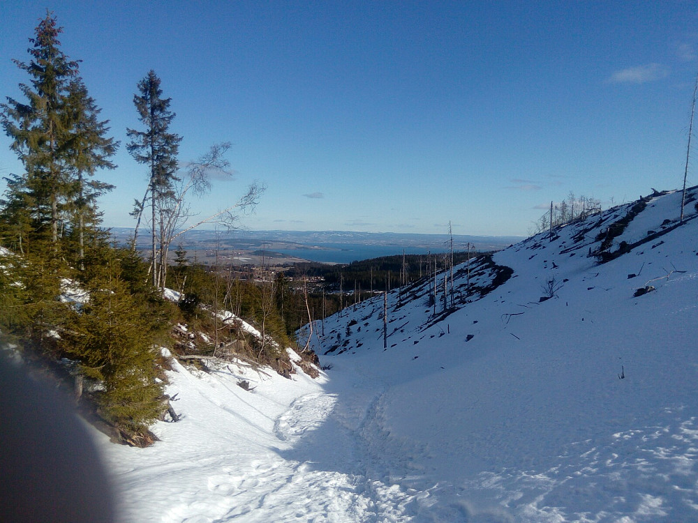 Opp fra Skjeppsjøen med Mjøsa i bakgrunn