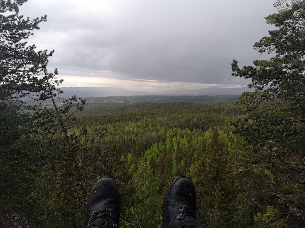 Utsikten fra skaret ved kvannbekken naturreservat. Regnet kommer i det fjerne