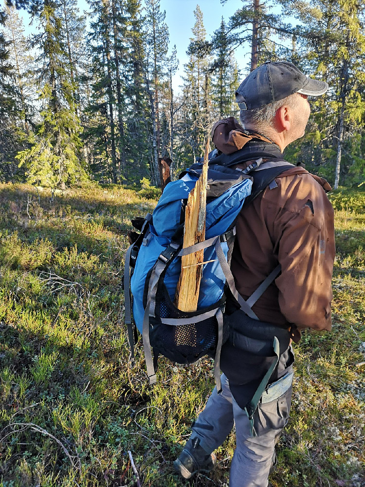 "jeg vet aldri når jeg blir kaffetørst og må lage meg en kaffevarme" sier Arne. Derfor har han alltid med seg litt tyri i sekken.