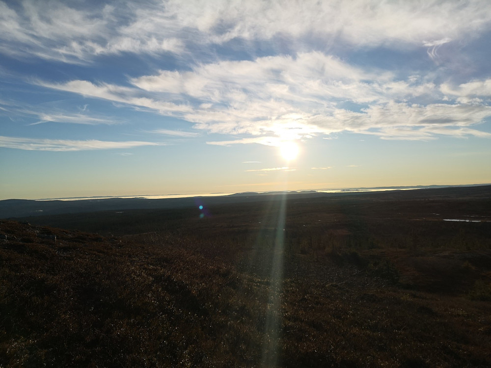 Mot vest, og tidligere Oppland fylke