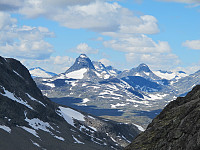 Videre innover Svartdalen, og forbi Gjendesheim.
