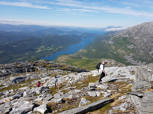 Øyrtinden i Velfjord. Sol og 18 plussgrader
