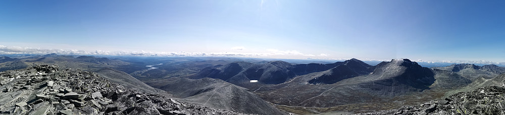 Panorama fra Høgronden mot Bjørnhollia og Rondeslottet.