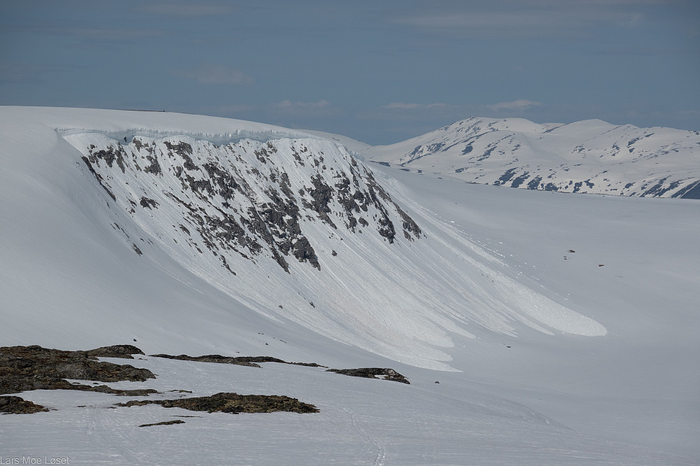 Varm vårdag med tilhørende skredfare. Indre Grynningshøa.