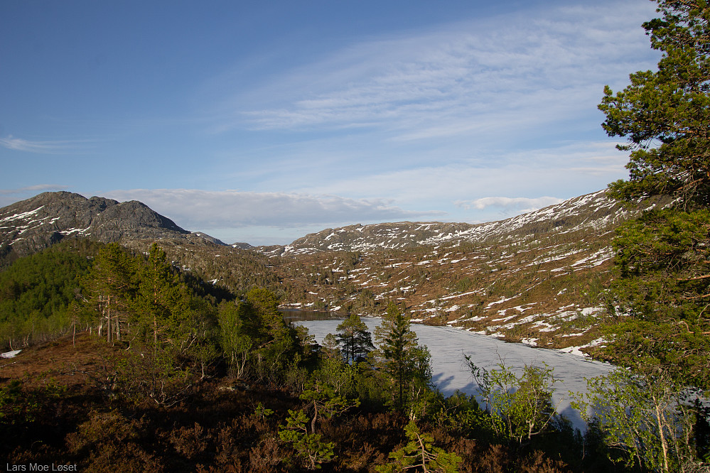 Grytvatnet med Bollåsfjellet og Sandfjellet bak.