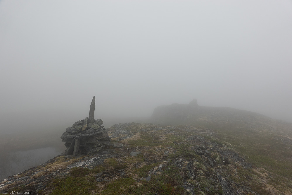 To små varder på toppen av Bollåsfjellet. Utsikten var påklagelig.