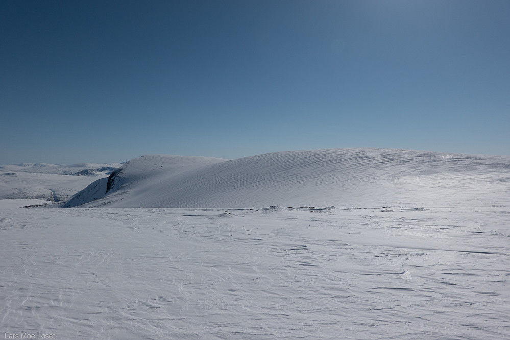 Fra Gråfjellet er det lettgått terreng sørover mot Sandåfjellet og Svorundfjellet.