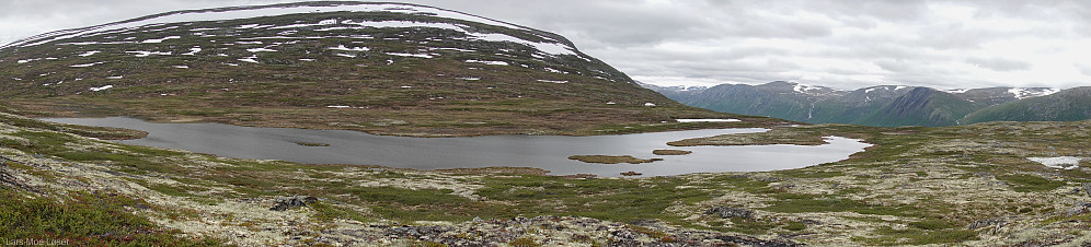 Svabekktjønna med Sæthøa bak.