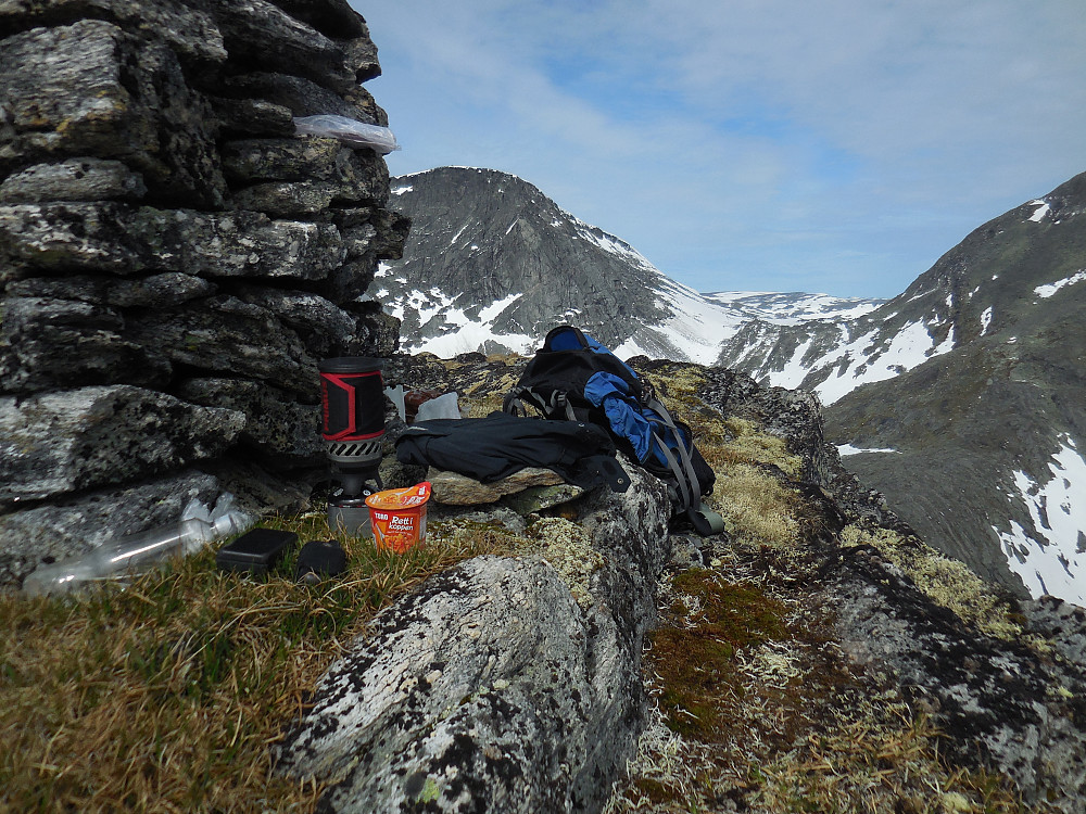 Kaffekoking på toppen av Vestre Skuleggen, 1721 moh.