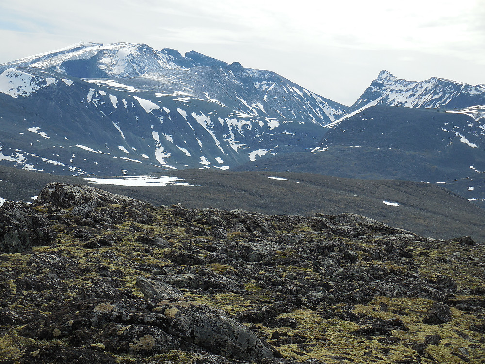 Snøhetta, Larstind og Store Langvasstind fra vest.