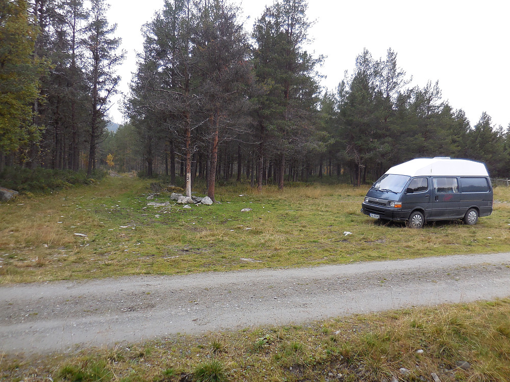 Følger traktorvegen inn til Blomsterdalen.