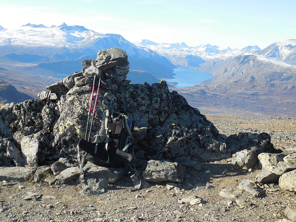 Fra toppen av Sikkilsdalshøe, 1778 moh. og mot Gjende.