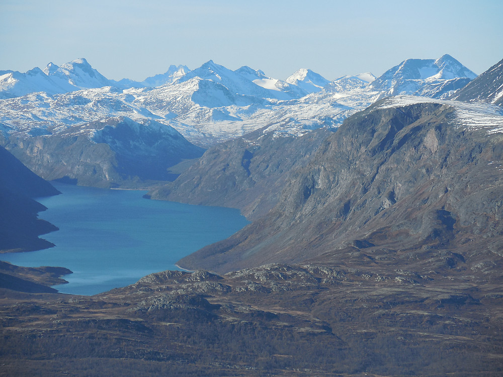 Fin-fin utsikt over Gjende og inn i Jotunheimens 2K-verden.
