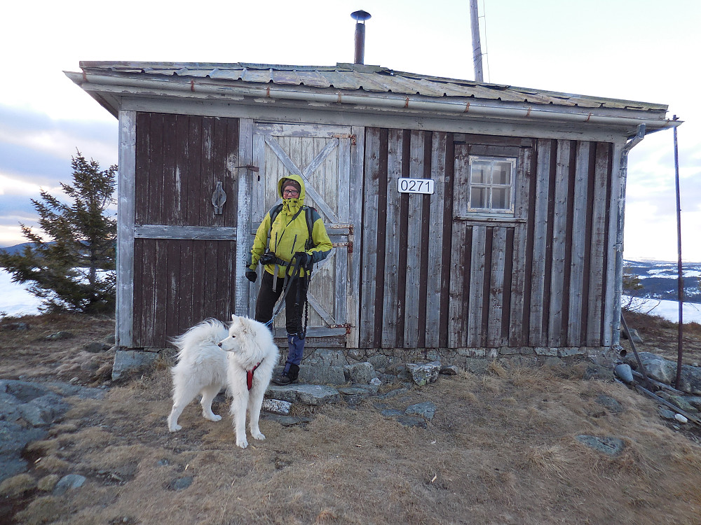 Brannhytta på toppen av Deifjellet, 876 moh. står åpen.