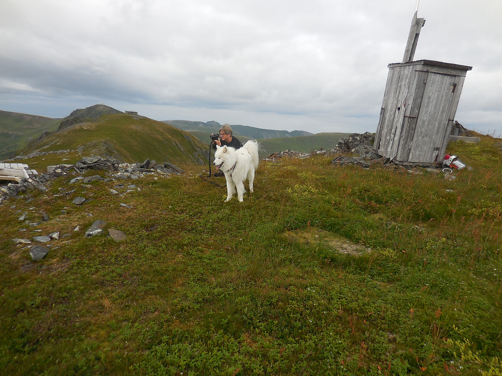 Turid og Anton på østtoppen av Einletten, 394 moh.