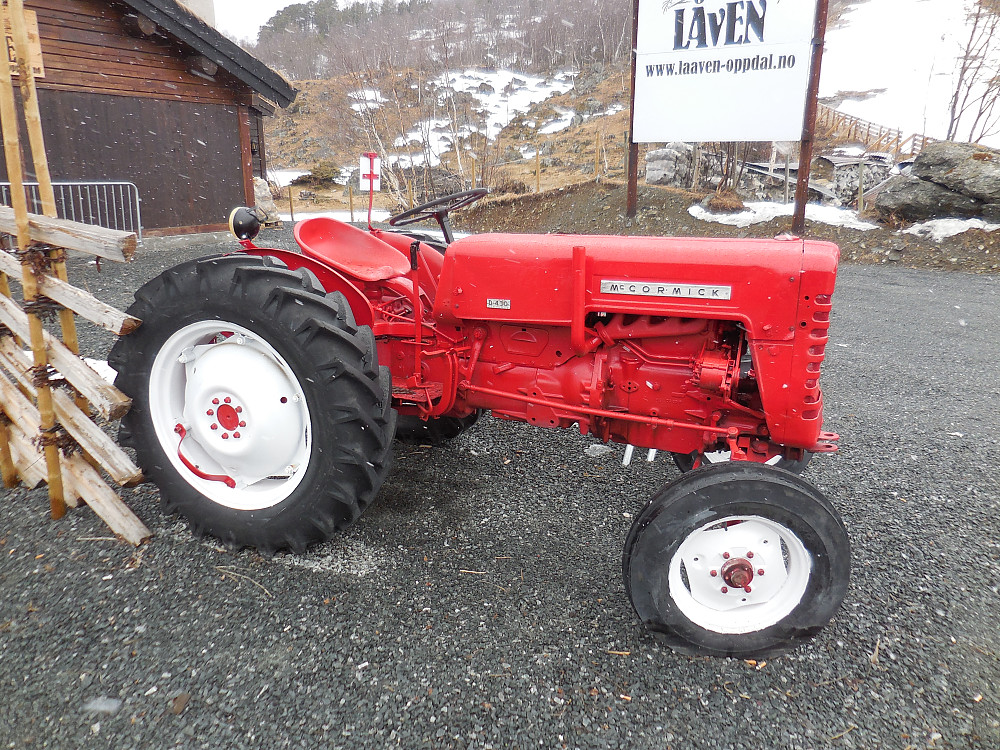 Parkerer ved denne flotte McCormick`en ved Låven pub på Slettvollen.