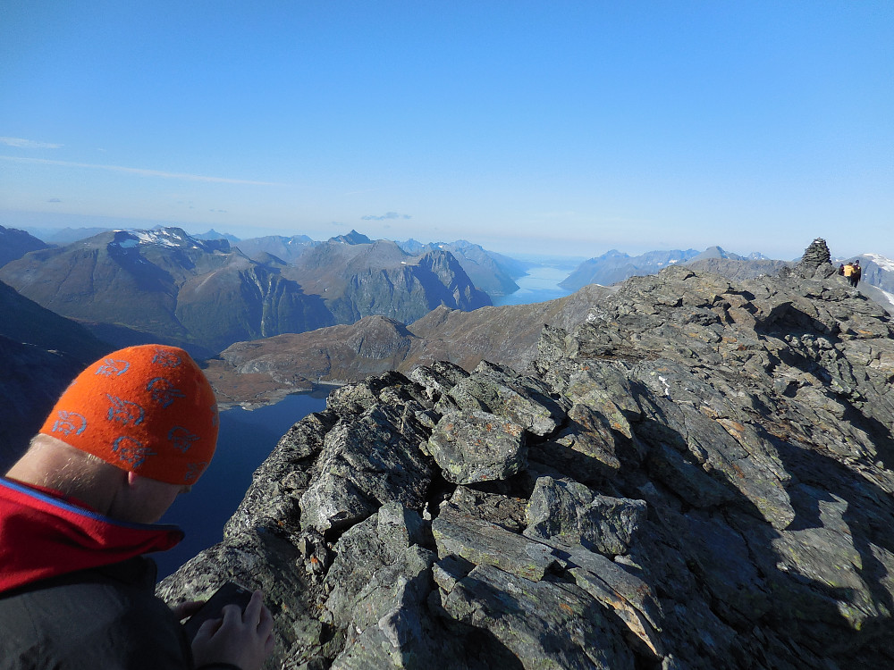 Morten på toppen av Hornindalsrokken, 1527 moh.