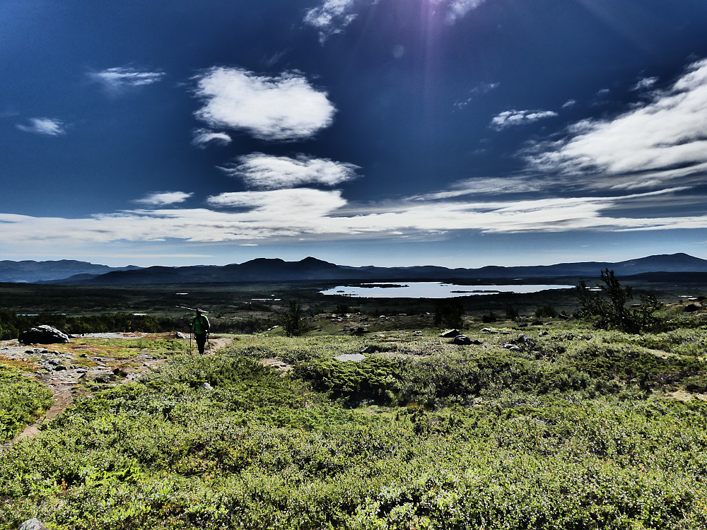 På tur opp. Kaldfjorden i bakgrunnen.