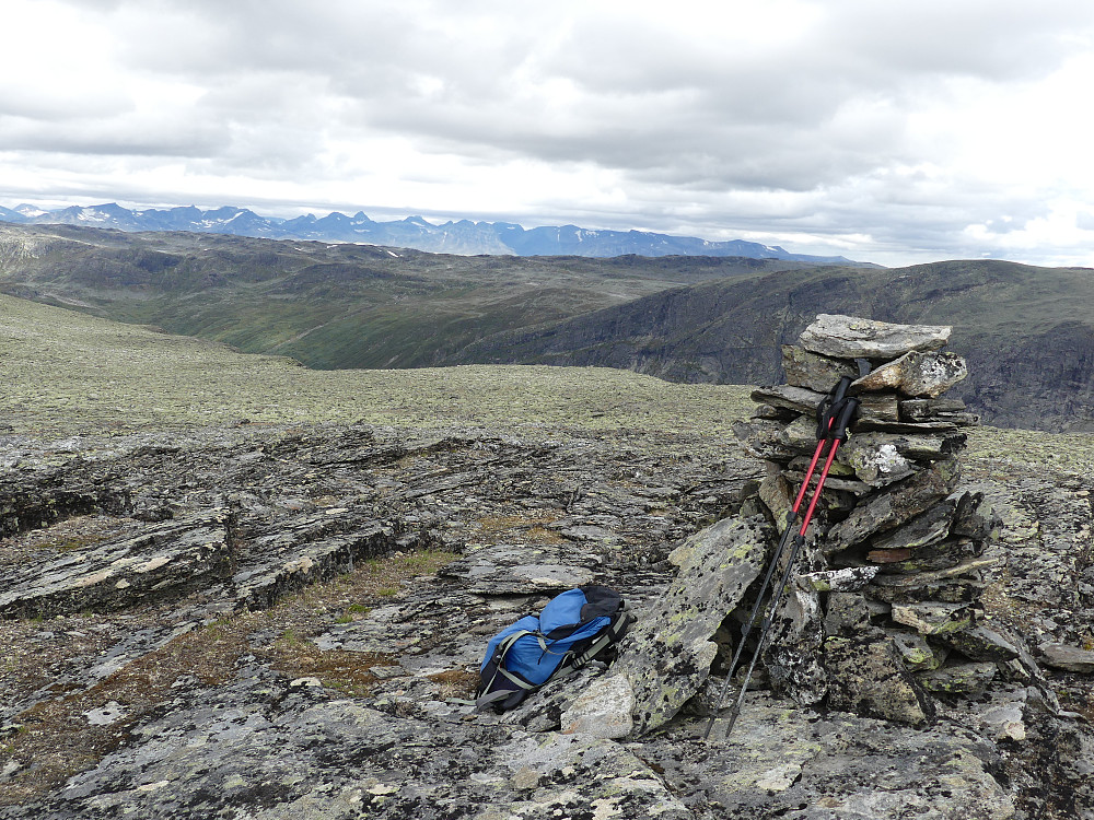 Fra Skutshorn, 1630 moh., med Jotunheimen i nordvest.