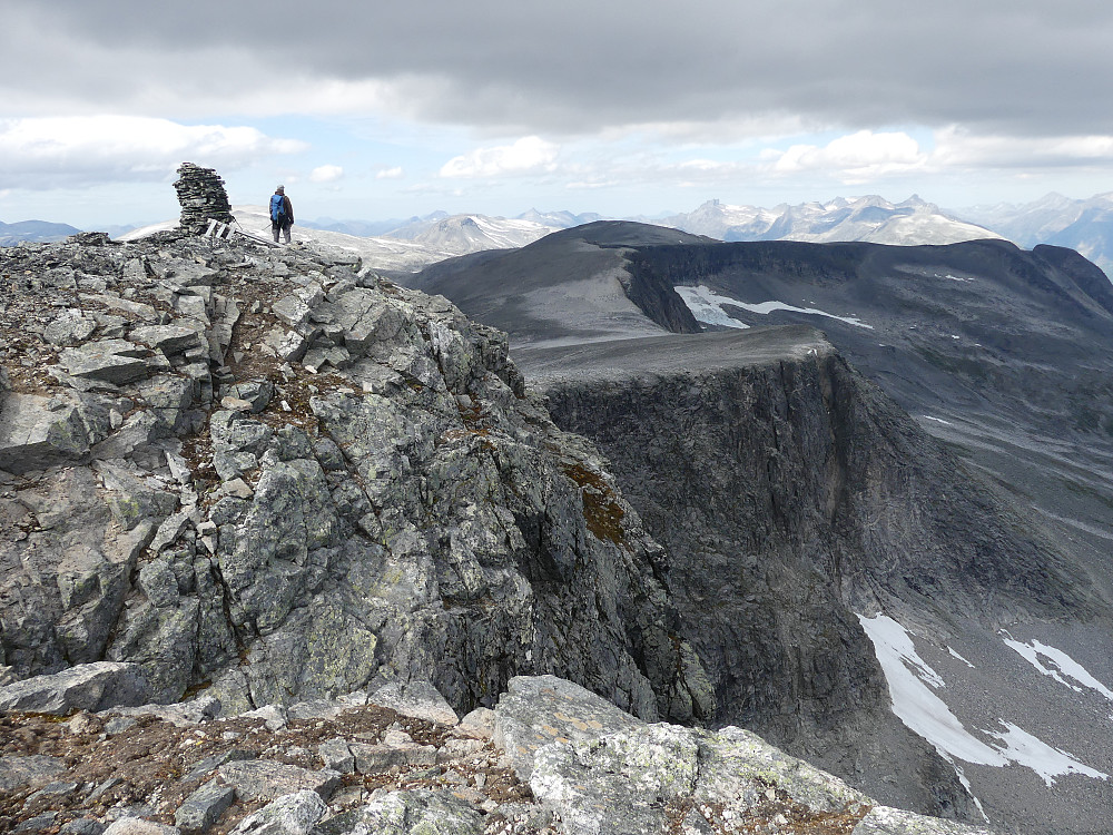 På toppen av Fossafjellet, 1783 moh., og resten av Fossafjellet videre nordover.