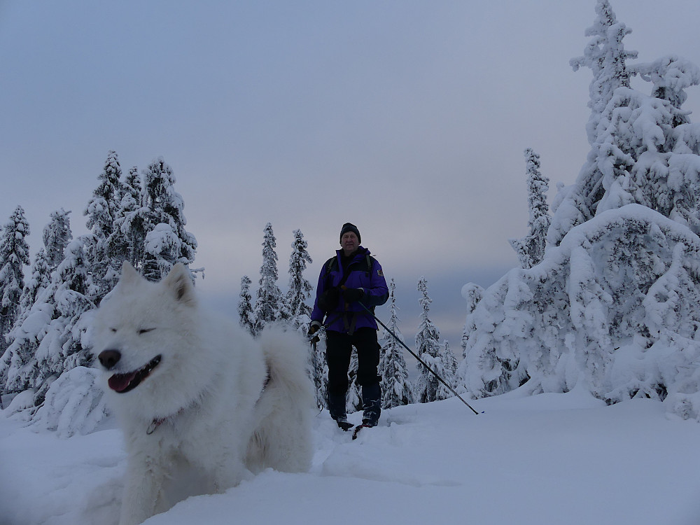 Anton og Arne på toppen av Granåsen, 856 moh.