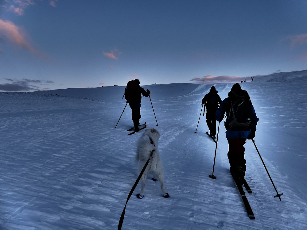 Vi følger alpinbakken fra start.