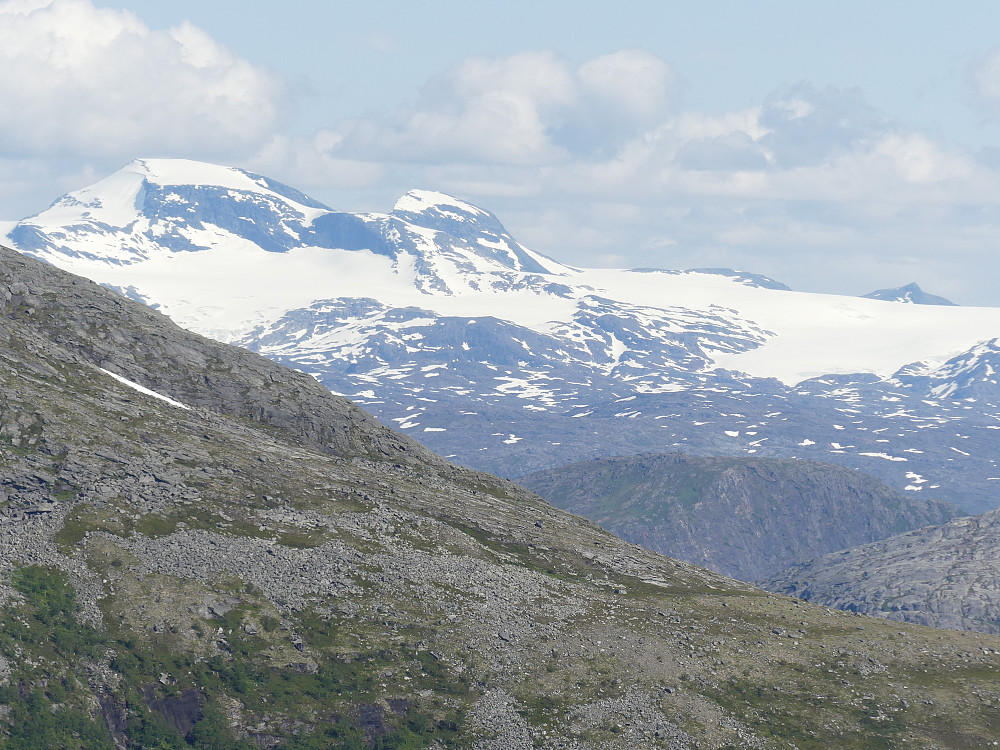 Langt i øst ligger Frostisen og lokker.