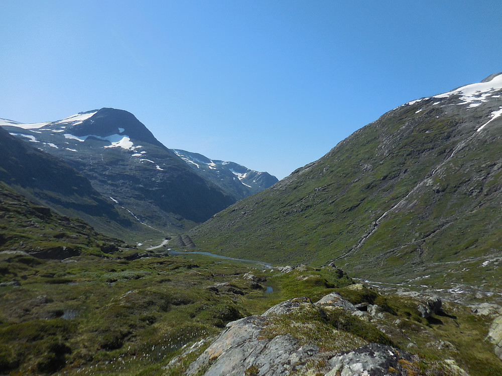 Raudnova troner over Grasdalen.