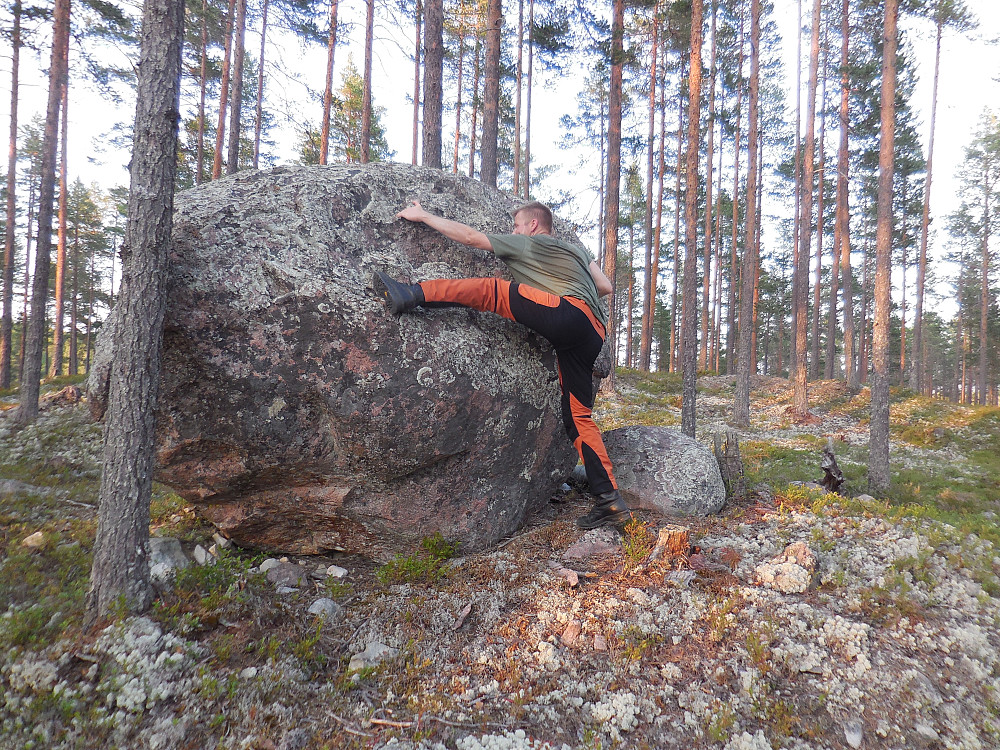 Morten i et nytt forsøk på å bestige Orrhøgda.