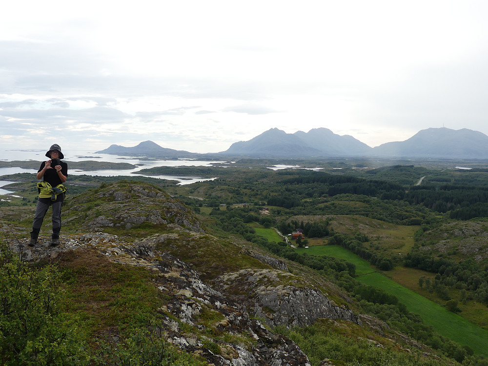 Turid på toppen av Ørntuva, 101 moh.